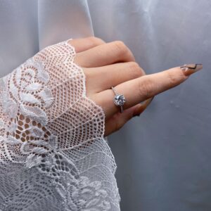 Round Brilliant Cut Halo Engagement Ring