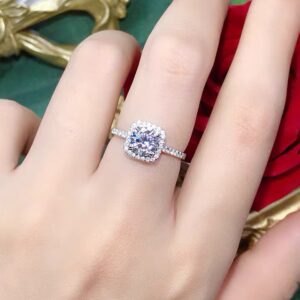 Round Cut Cushion Halo Pavé Engagement Ring