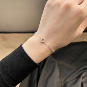Silver Clover Link Bracelet