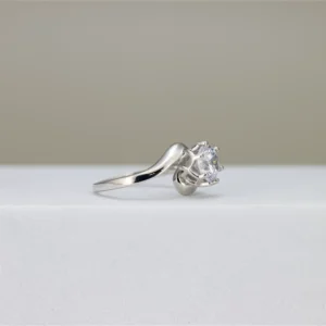 Twist-Set Round Cut Engagement Ring